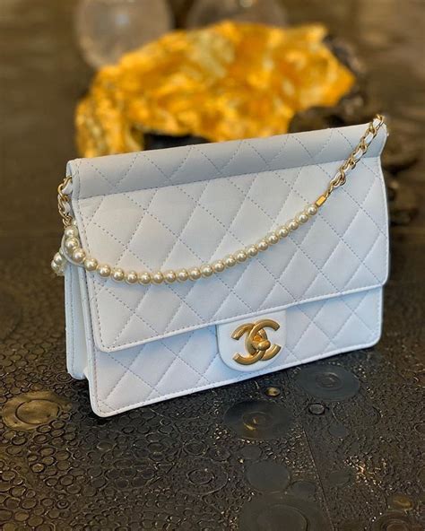 chanel makeup bag with chain